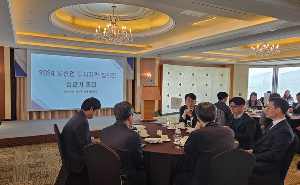 한국수자원공사는 18일 서울시 중구 롯데호텔에서 공사를 포함한 30개 물산업 투자기관이 참여하는 ‘물산업 투자기관 협의회’ 정기총회 및 유망기업 투자유치를 위한 기업설명회(IR)를 개최했다. [한국수자원공사 제공] 
