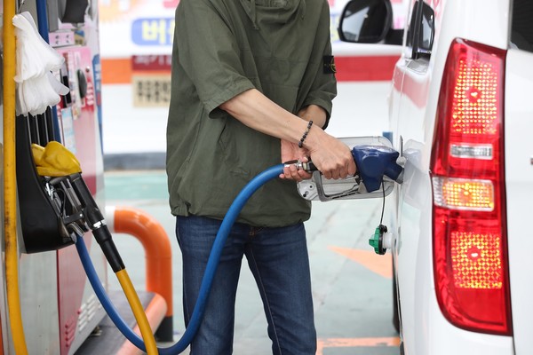 전국의 기름값이 이번주도 소폭 올랐다. [연합뉴스]