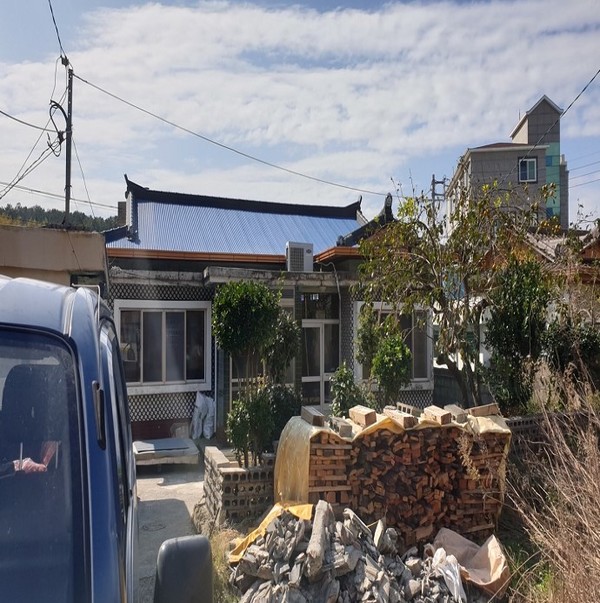 농촌 집 고쳐주기 사업 추진 이후 지붕개량 모습. [경남도 제공]