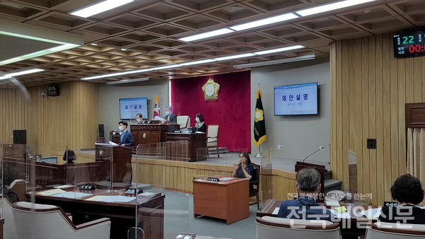 박주선 의원이 ‘겸재 정선 인왕제색도, 강서구 겸재정선미술관 유치 촉구 결의안’을 대표 발의하고 있다.