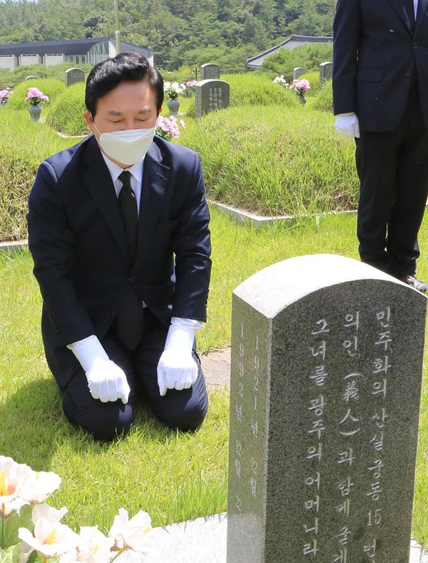 국민의힘 대권 주자인 원희룡 전 제주지사는 26일 광주 국립 5·18민주묘지를 참배했다. [원 후보 제공]