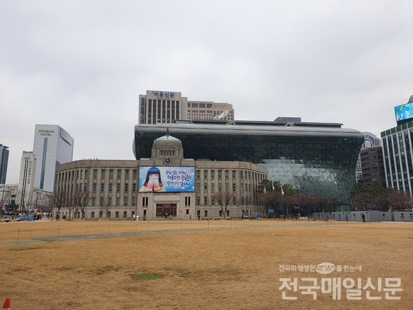 ‘2022년 서울형 생활임금’이 시급 1만766원으로 확정됐다. 사진은 서울시청 광장.