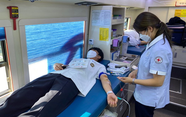 삼육보건대 교직원과 학생들은 최근 ‘2021 생명나눔 헌혈SHU’행사를 갖고 헌혈에 동참했다. [삼육보건대 제공]