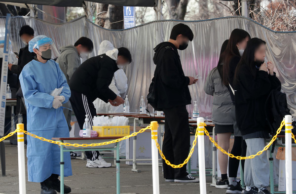 [속보]15일 0시 기준 대전 코로나 확진자 4503명 발생, 서구 유성구 확산 (전매DB)