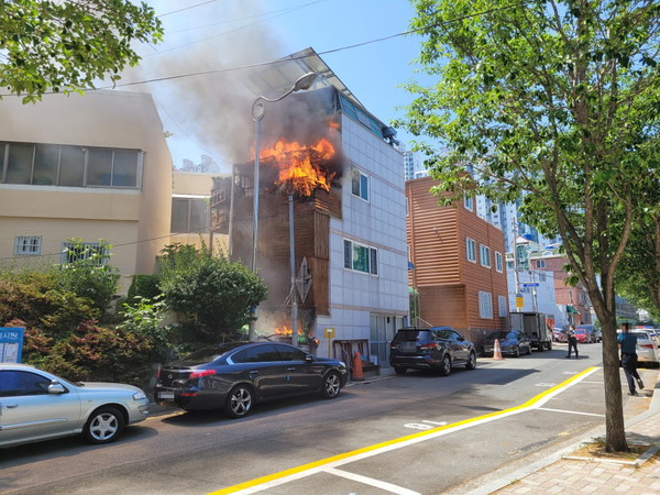 화재 현장. [부산경찰청 제공]