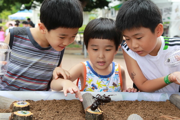 SEMI 곤충엑스포 2022예천곤충축제가 오는 6일부터 15일까지 예천읍 시가지와 한천체육공원 및 곤충생태원에서 펼쳐진다. [예천군 제공]