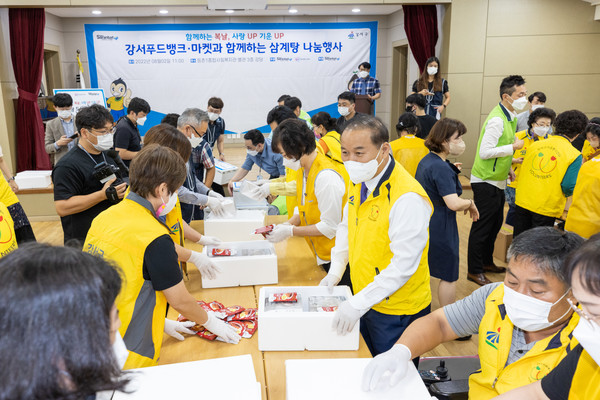 강서푸드뱅크행사에 참석한 최동철 의장 .[강서구의회 제공]