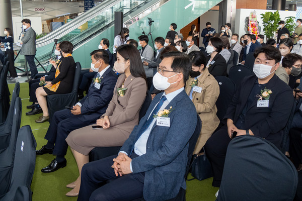 강남구 아름다운 건축물 시상식에 참석한 강남구의회 의원들. [강남구의회 제공]