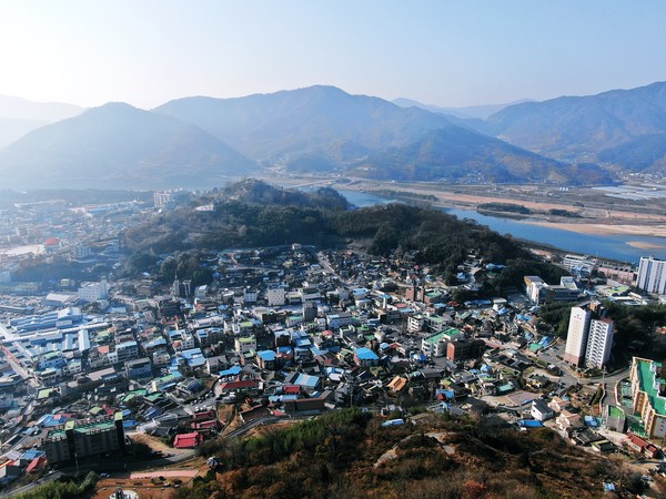 경남 하동군이 질 높은 의료서비스 제공을 위해 종합병원급 지역의료기관 구축에 발벗고 나섰다. [하동군 제공]