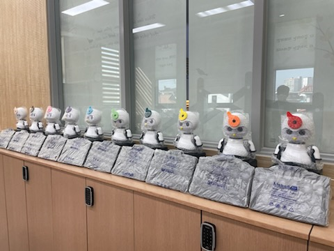 충남 홍성군 치매안심센터는 전날부터 치매 고위험군을 대상으로‘치매안심 AI로봇 피오’를 도입한 인지강화교실 운영을 시작했다. [홍성군 제공]