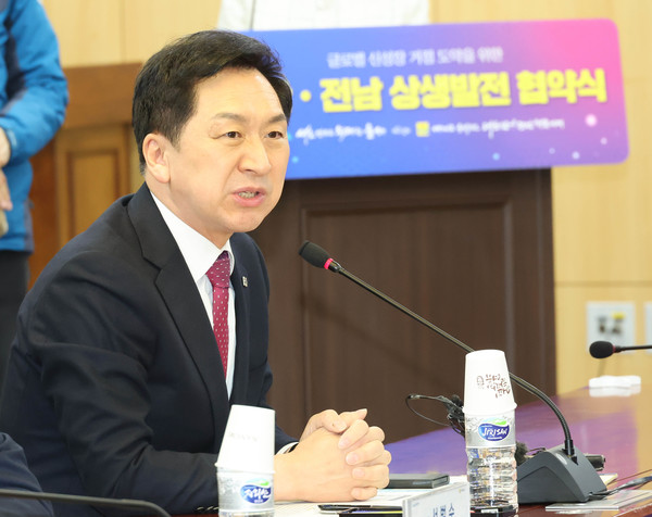 국민의힘 김기현 의원이 22일 국회에서 열린 글로벌 신성장 거점 도약을 위한 울산·전남 상생발전 협약식에서 인사말을 하고 있다. [연합뉴스]
