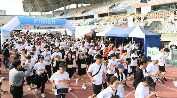 경기 화성시는 최근 화성종합경기타운 일원에서 ‘제24회 효 마라톤 대회’를 성황리에 개최했다. [화성시 제공]