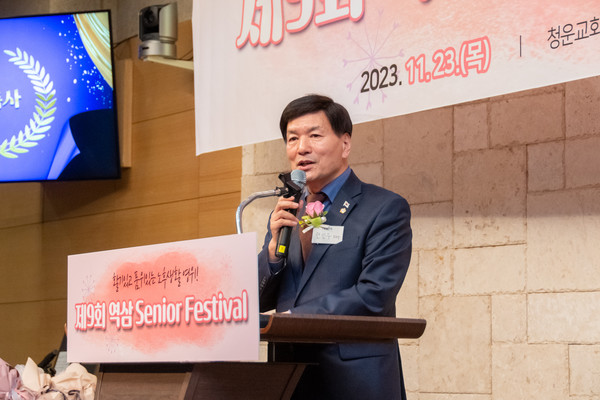 ‘제9회 역삼 시니어페스티벌’에서 전인수 부의장이 축사를 하고 있다. [강남구의회 제공]