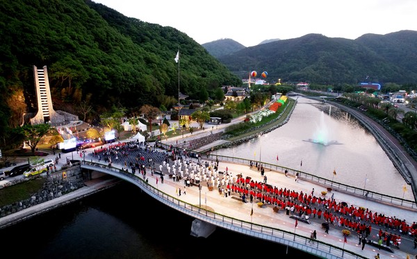 의령군은 '홍의장군축제'를 오는 4월 18일부터 21일까지 서동생활공원 일원에서 개최한다. [의령군 제공]