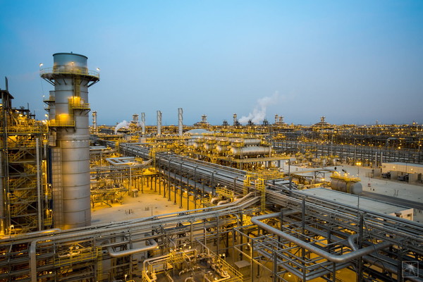 삼성E&A(삼성엔지니어링)와 GS건설이 사우디아라비아에서 총 72억2천만 달러(약 9조6천억 원) 규모의 가스 플랜트 공사를 수주했다. 사진은 사우디 파드힐리 가스 플랜트 공단 전경. [GS건설 제공]