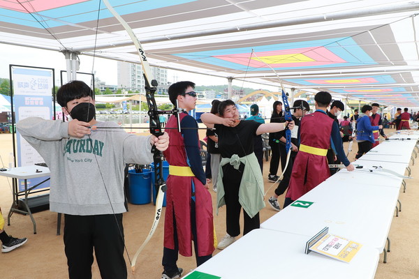 경북 예천군은 한천체육공원 일원에서 내달 3일부터 6일까지 ‘2024 예천활축제’가 개최한다. [예천군 제공] 
