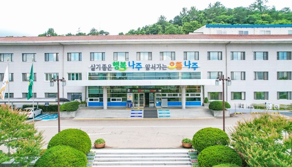 나주시는 최근 국립나주숲체원에서 문화관광해설사 26명을 대상으로 2024년 역량 강화 교육을 진행했다. 나주시청사 전경. [나주시 제공]