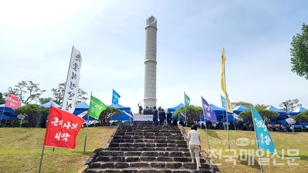 제130주년 장성동학농민혁명 승전기념식이 27일 전남 장성군 황룡승전기념공원에서 성대하게 열렸다.