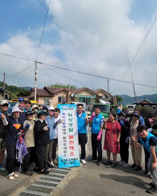 벌교읍 우리동네 복지기동대가 사례관리 대상 가구의  주거 환경 개선 활동을 진행했다. [보성군 제공]