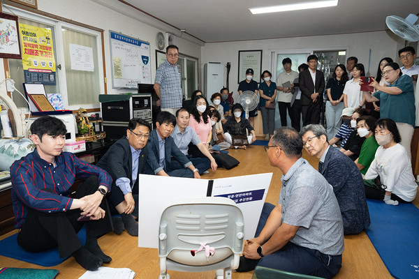 항운.연안아파트 현장방문. [인천시의회 제공]