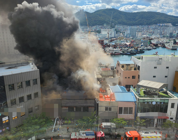 영도구 상가 건물서 화재. [연합뉴스] 