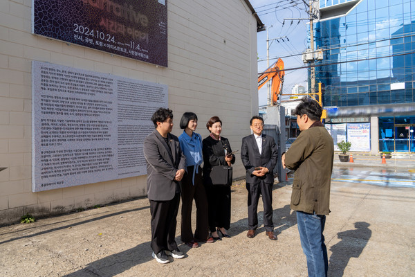 강남구의회 복지문화위원회 의원들이 우수 문화예술 사업 벤치마킹 위해 현장방문을 실시했다. [강남구의회 제공]