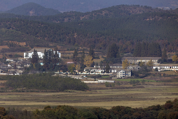 지난 7일 경기도 파주시 오두산 통일전망대에서 바라본 북한 황해북도 개풍군 일대가 적막하다. [연합뉴스]