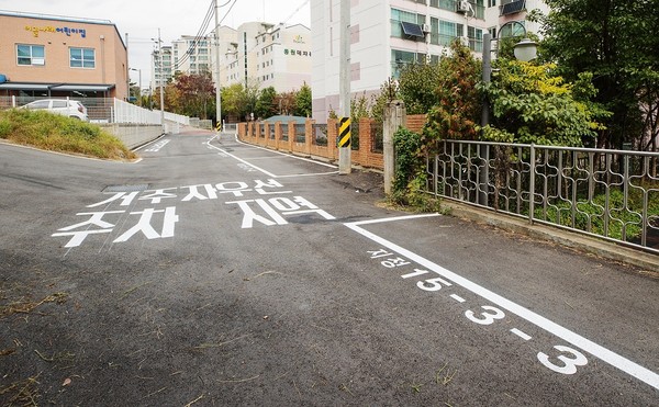 신월5동에 새로 조성한 노외주차장 모습. [양천구 제공]