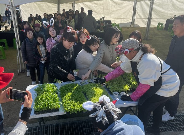 광양시가 ‘시골농부, 소비자를 만나다’라는 주제로 팜파티를 성료했다. [광양시 제공]