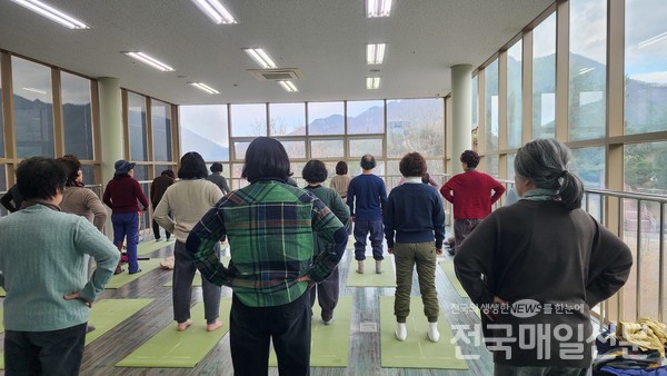 전남 장성군 장성호 관광지 임권택 시네마테크 전시관에서 최근 올해 마지막 ‘숲속 여가’ 문화 행사가 열렸다.