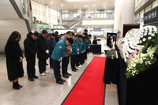 도봉구의회 의원들이 무안 제주항공 참사 희생자 분향소를 찾아 조문했다. [도봉구의회 제공]